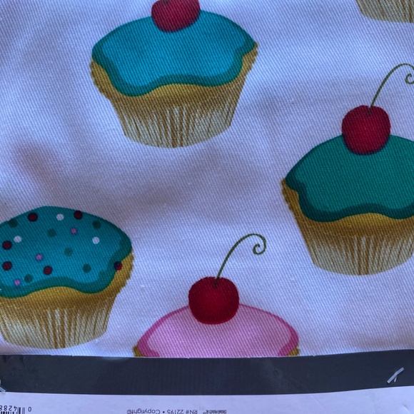 Adjustable Hostess Apron Cupcakes Pattern - Picture 4 of 4